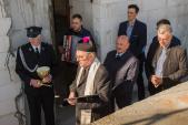 Zawieszenie wiechy na nowej remizie 2019/ WG